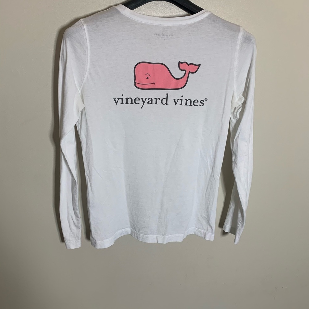 Vineyard vines Small white logo tee thin whale